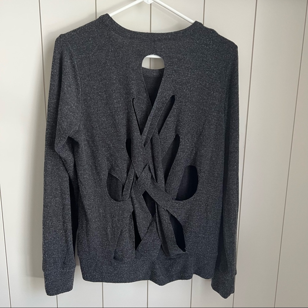 🔥HOST PICK🔥 Chaser cut out back classic crewneck